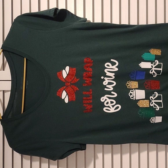 HOLIDAY "Will wrap for Wine" GREEN T-Shirt - Christmas Presents NWOT - Picture 1 of 5